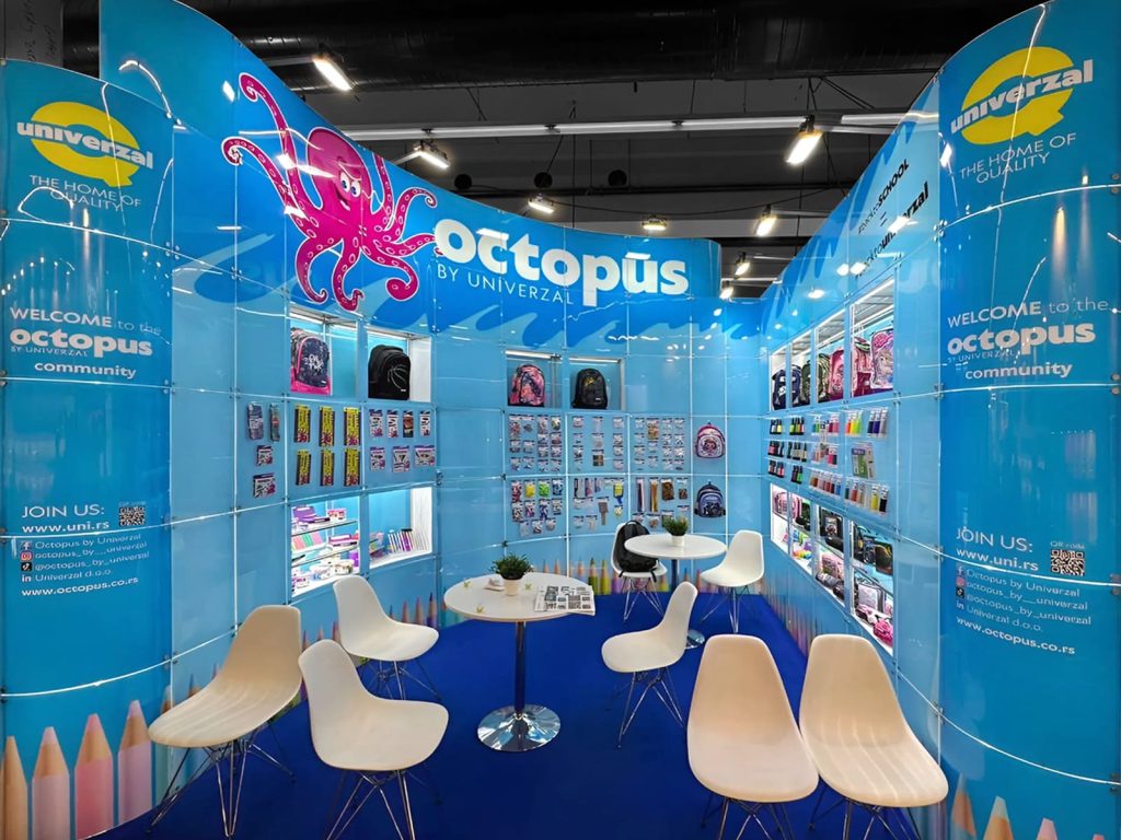 Виставковий стенд Octopus із презентацією рюкзаків